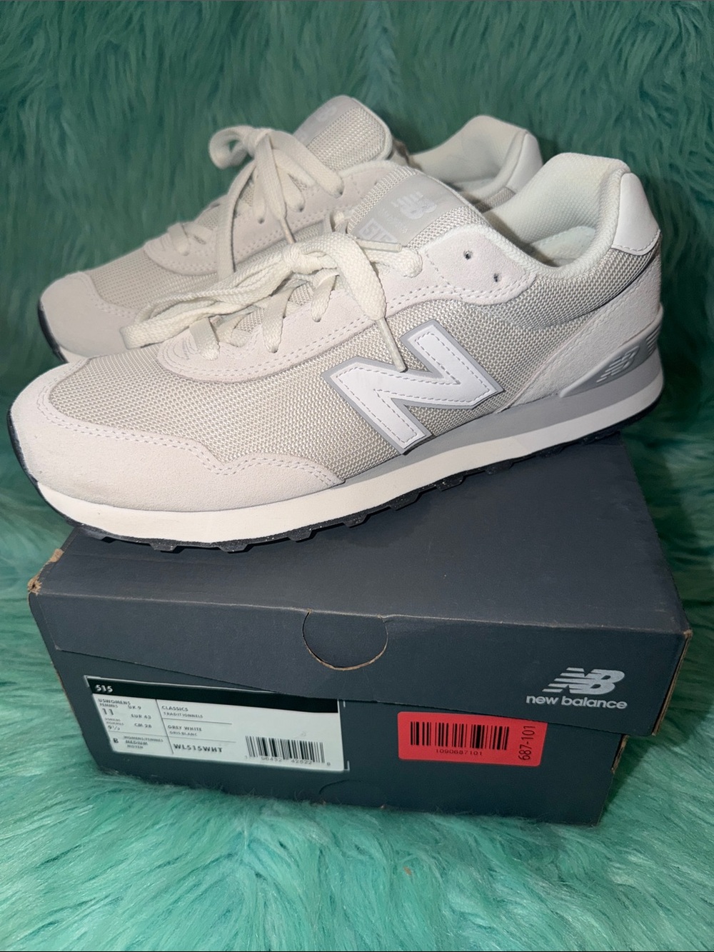NIB New Balance Men’s Size 9.5/ Women’s 11 Light Gray & White Classic Sneaker